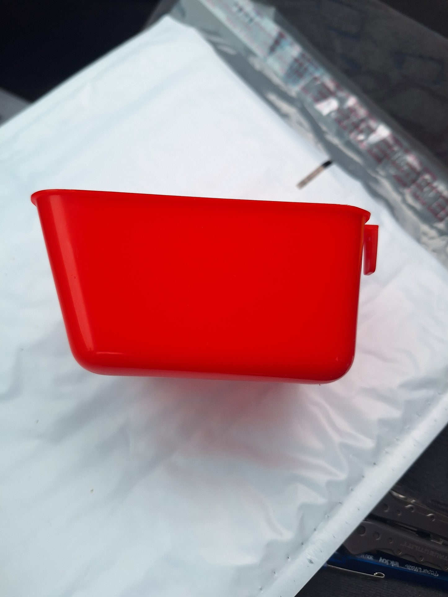 COMEDEROS PARA GALLOS , GALLINAS , POLLOS ,AVES 20 16oz  COLOR ROJO